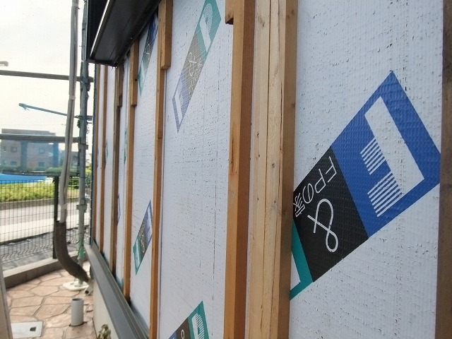 防水シートと外壁材